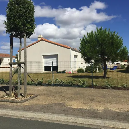 בית נופש Maison Familiale A Longeville-sur-mer, Proche Et Commerces, Terrasse Et Jardin Cloture - Fr-1-336-78 לונגוויל-סור-מר